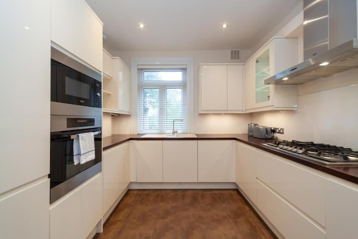 Spacious 2 Bedroom Maisonette In Stratford لندن المظهر الخارجي الصورة
