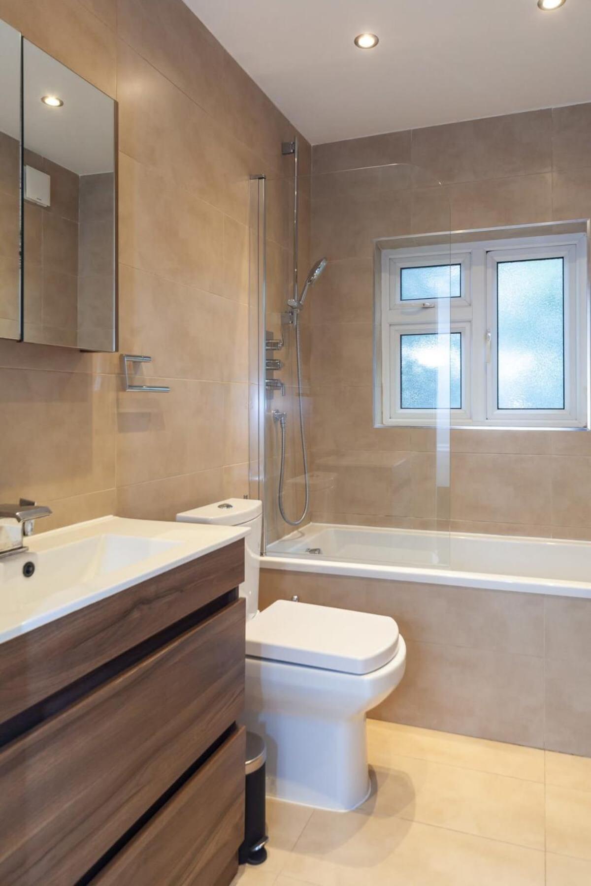 Spacious 2 Bedroom Maisonette In Stratford لندن المظهر الخارجي الصورة
